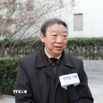 Giáo sư Chu Chấn Minh, Viện trưởng Danh dự Viện nghiên cứu Nam Á-Đông Nam Á thuộc Viện Khoa học Xã hội tỉnh Vân Nam (Trung Quốc) trả lời phỏng vấn phóng viên TTXVN tại Trung Quốc. (Ảnh: Quang Hưng/TTXVN)