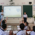 Học sinh Trường tiểu học Nguyễn An Ninh, tỉnh Đồng Nai thuyết trình về dự án học tập. (Ảnh: Lê Xuân/TTXVN)