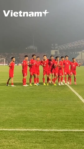 Hoàng Đức dọn cỗ, Xuân Son nâng tỷ số lên 2-0 trước Singapore