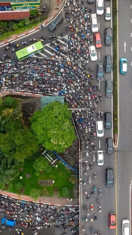 Cầu Long Biên cấm cả hai chiều, cầu Chương Dương “thất thủ” giờ cao điểm