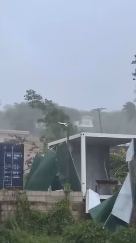 Cận cảnh siêu bão Sinlaku càn quét quần đảo Bắc Mariana của Mỹ, sức gió đạt 240 km/giờ