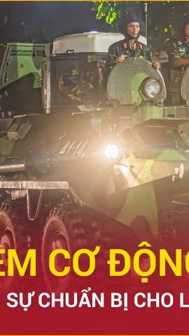 Khí tài quân sự được cơ động xuyên đêm chuẩn bị cho lễ diễu binh A80 