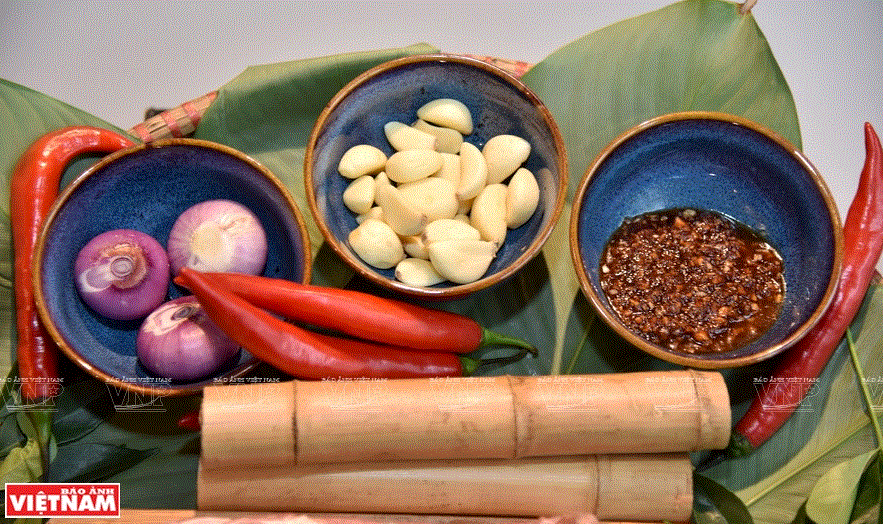 Đến làng cổ Đường lâm thưởng thức món thịt quay đòn gánh ảnh 2