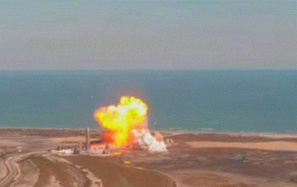 Tên lửa không người lái của SpaceX phát nổ sau khi hạ cánh ảnh 1