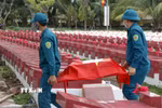 Hơn 87% tổng số phần mộ được khai quật tại Nghĩa trang liệt sỹ Bình Thuận có mẫu sinh phẩm. (Ảnh: Hồng Hiếu/TTXVN)