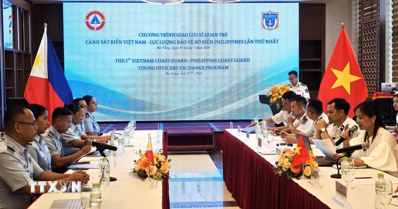 Chương trình giao lưu sỹ quan trẻ Cảnh sát biển Việt Nam và Lực lượng Bảo vệ bờ biển Philippines. (Ảnh: Trần Tĩnh/TTXVN)