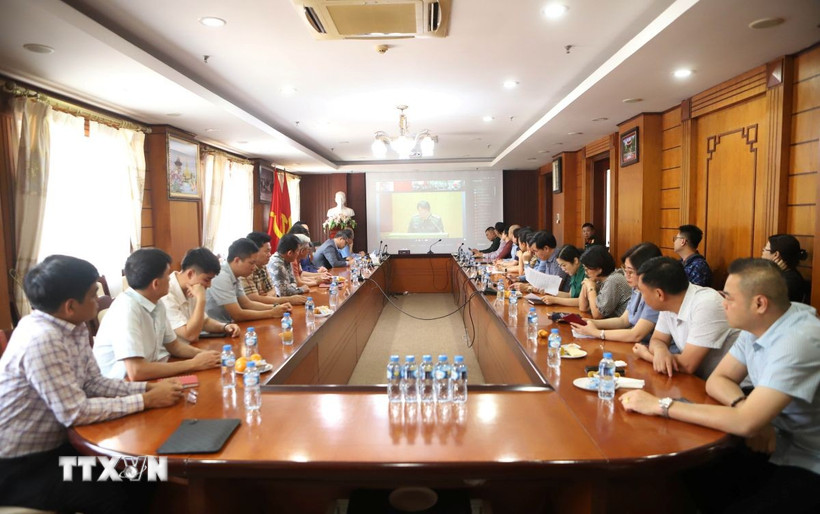 Quang cảnh buổi tham gia Hội nghị tại điểm cầu Đại sứ quán ở thủ đô Viêng Chăn. (Ảnh: Xuân Tú/TTXVN)