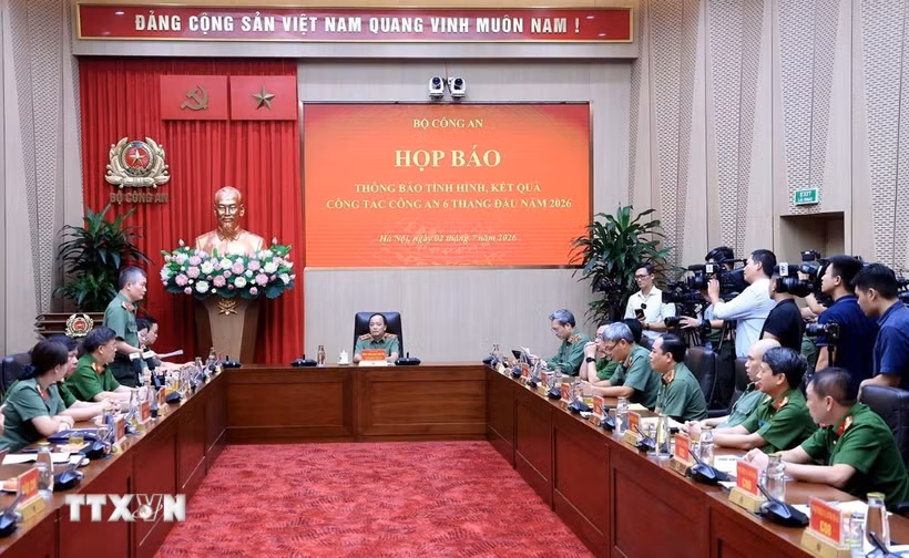 Đại diện các đơn vị trả lời câu hỏi của các cơ quan thông tấn, báo chí trong buổi họp báo. (Ảnh: Tuấn Anh/TTXVN)