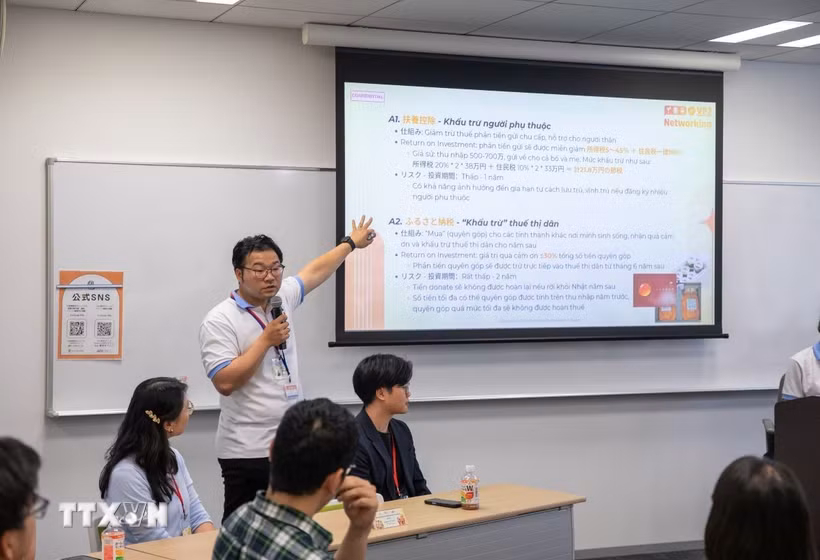 Chủ tịch VPJ - Thạc sỹ Ngô Hà Anh chia sẻ về kinh nghiệm quản lý tài chính cá nhân. (Ảnh: Xuân Giao/TTXVN)