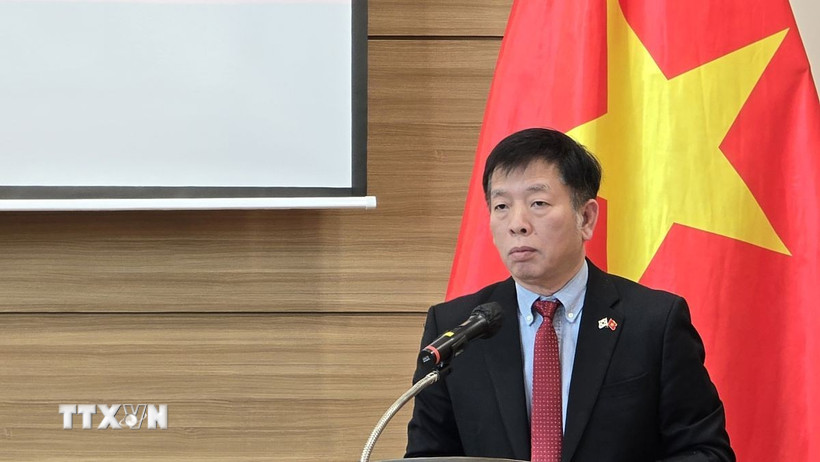 Đại sứ Vũ Hồ, Bí thư Đảng ủy tại Hàn Quốc, phát biểu chỉ đạo tại Hội nghị. (Ảnh: Đức Thắng/TTXVN)