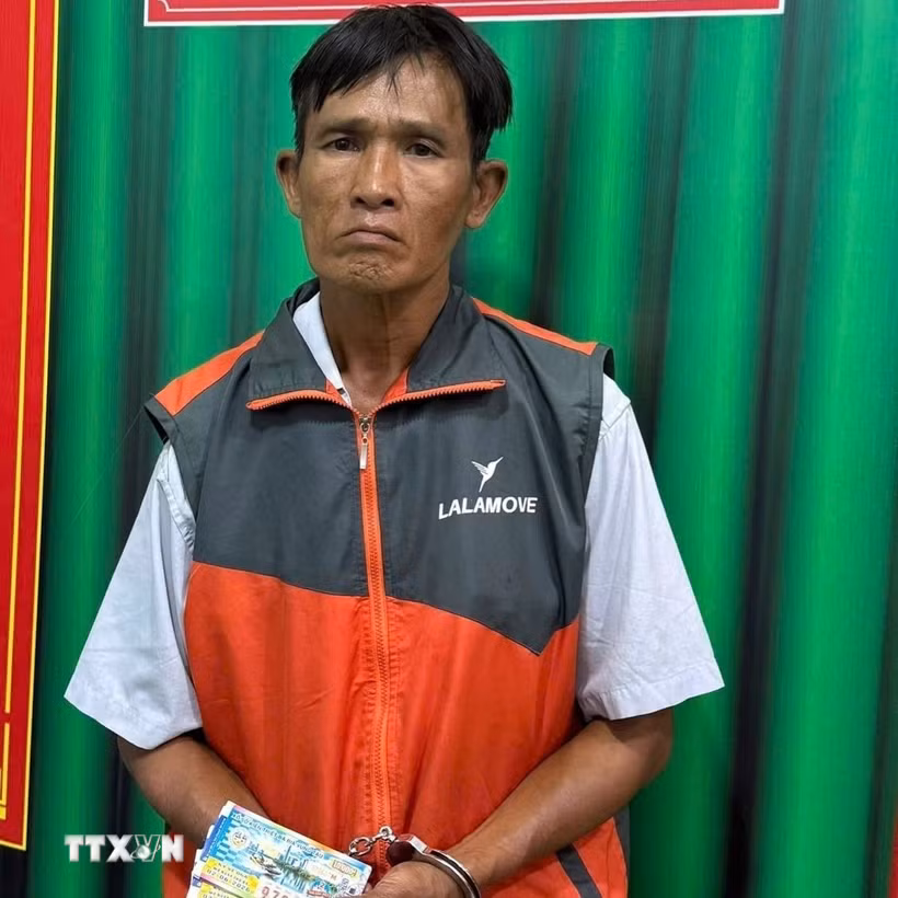 Đối tượng Nguyễn Huỳnh Thành Luân tại cơ quan Công an. (Ảnh: TTXVN phát)