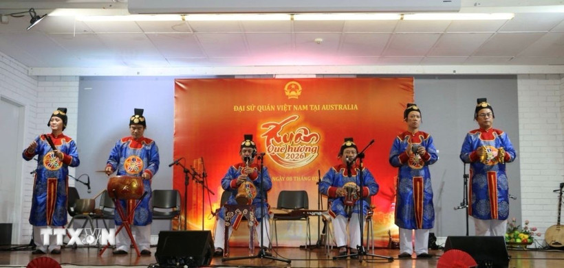 Hòa tấu Tiểu nhạc “Thập thủ liên hoàn” thường được biểu diễn trong các buổi thiết triều và yến tiệc cung đình. (Ảnh: Lê Đạt/ TTXVN)