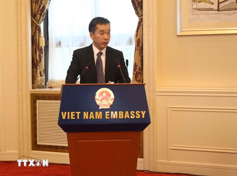 Công sứ Đại sứ quán Việt Nam tại Trung Quốc Hoàng Văn Tuấn phát biểu khai mạc sự kiện (Ảnh: Hải Yến/TTXVN)