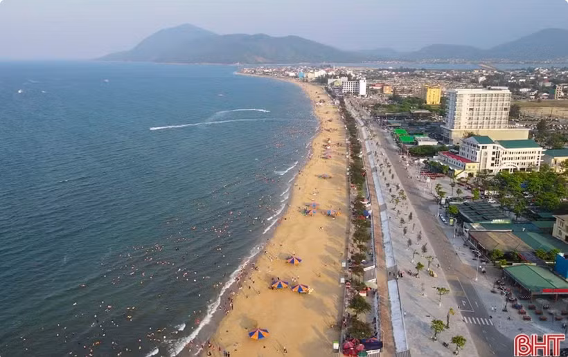 Biển Thiên Cầm. (Nguồn: báo Hà Tĩnh)