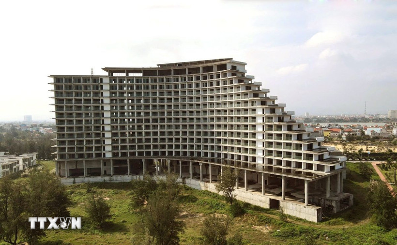 Dự án do Công ty cổ phần Du lịch Sài Gòn-Quảng Bình thuê đất thực hiện nhưng đến nay vẫn dang dở, nợ thuế hơn 41 tỷ đồng. (Ảnh: Nguyên Linh/TTXVN)