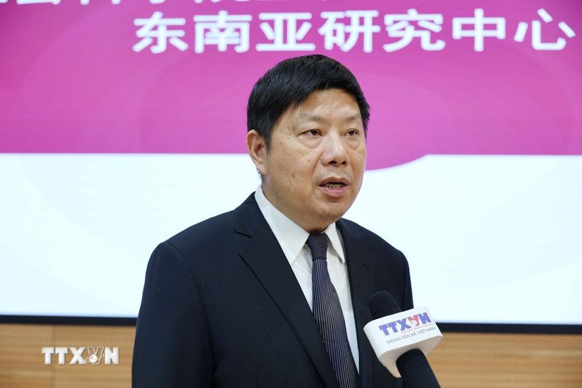 Giáo sư Hứa Lợi Bình, Giám đốc Trung tâm nghiên cứu Đông Nam Á thuộc Viện nghiên cứu Chiến lược toàn cầu và châu Á-Thái Bình Dương (CASS), Viện Khoa học xã hội Trung Quốc. (Ảnh: Quang Hưng/TTXVN)