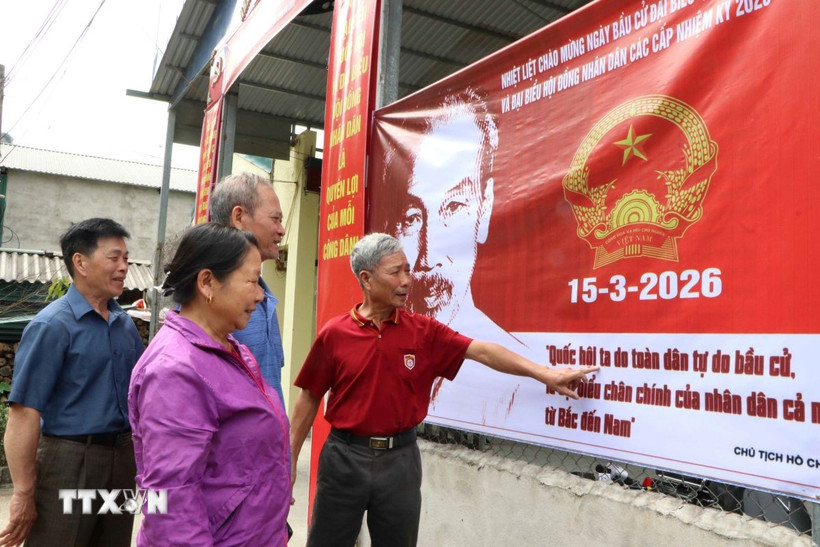 Người dân biên giới Lai Châu háo hức chờ ngày đi bầu cử. (Ảnh: Nguyễn Oanh/TTXVN)