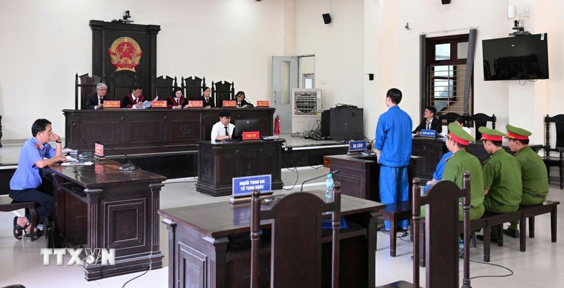 Quang cảnh buổi xét xử. (Ảnh: TTXVN phát)