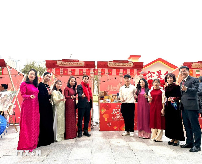 Gian hàng của Việt Nam tham gia Hội chợ quốc tế mùa Xuân tại Trùng Khánh. (Ảnh: TTXVN phát)