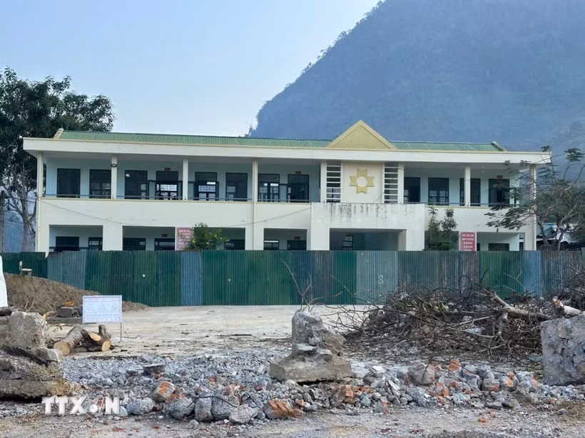 Dự án Trường Phổ thông liên cấp Tiểu học và Trung học cơ sở Bắc Lý, xã Bắc Lý đã khởi công xây dựng. (Ảnh: Bích Huệ/TTXVN)