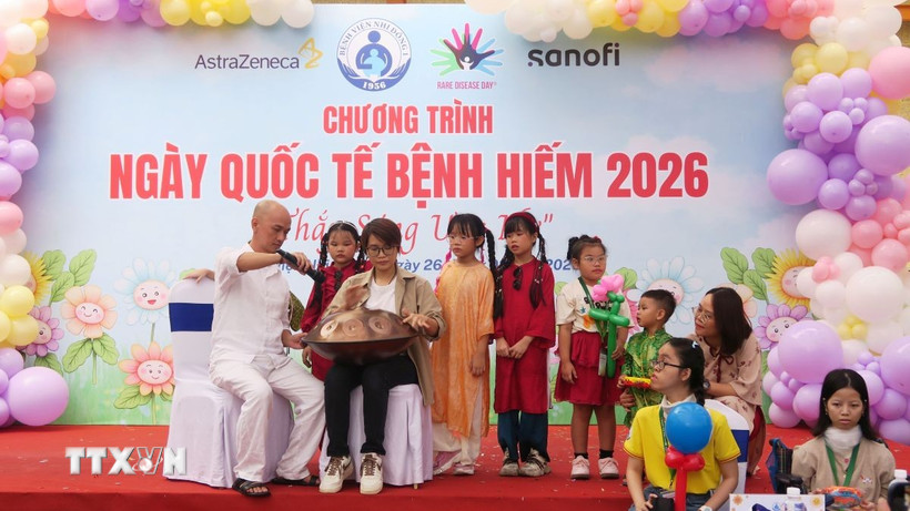 Một tiết mục văn nghệ có sự tham gia của các bệnh nhi mắc bệnh hiếm. (Ảnh: Đinh Hằng/TTXVN)