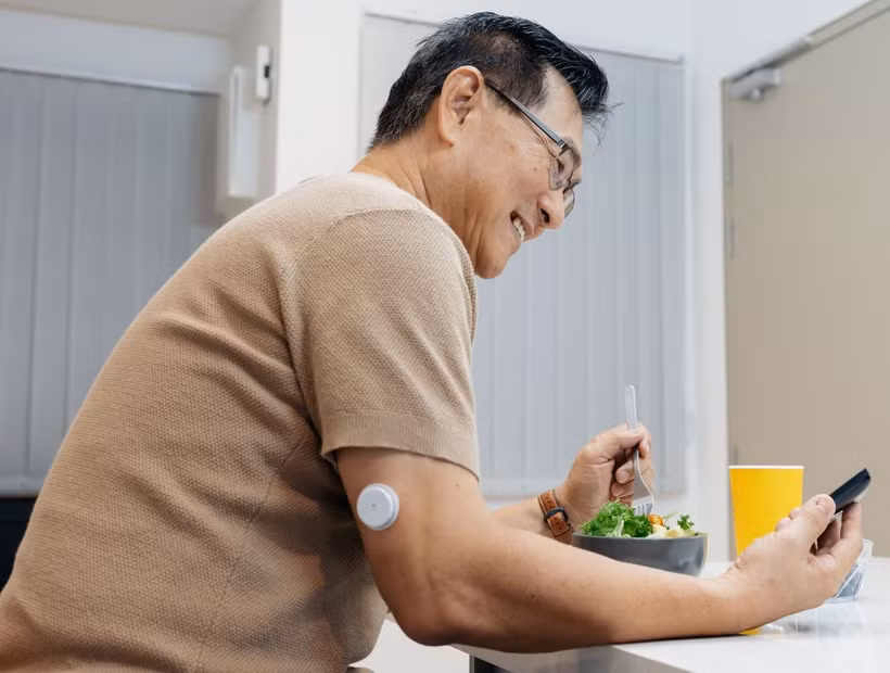 FreeStyle Libre 2 Plus đạt chuẩn iCGM, giúp an tâm theo dõi và quản lý đường huyết. (Nguồn: Vietnam+)