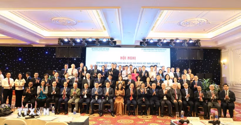 Các đại biểu, khách mời cùng lực lượng Lãnh sự danh dự Việt Nam ở nước ngoài tham dự Hội nghị Lãnh sự danh dự nước Cộng hòa Xã hội Chủ nghĩa Việt Nam ở nước ngoài lần thứ hai năm 2026. (Ảnh: Thanh Vân/TTXVN)