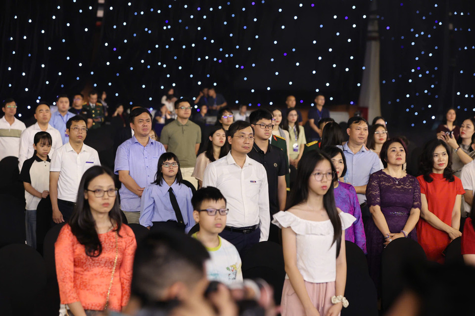 Phút mặc niệm dành cho hơn 500 nhà báo liệt sỹ đã ngã xuống vì sự nghiệp cách mạng của Tổ quốc. (Ảnh: Hoài Nam/Vietnam+)