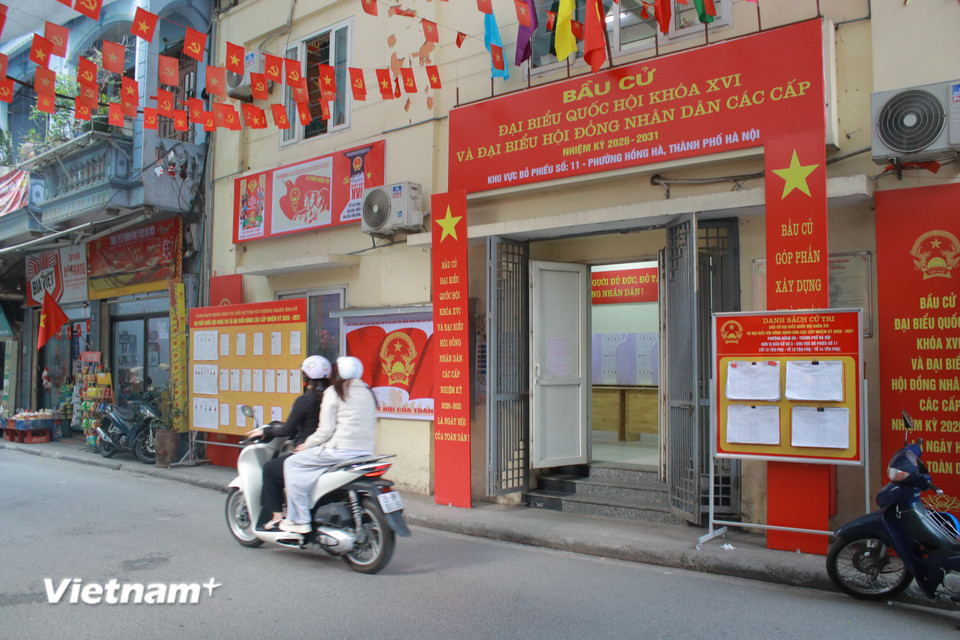 Phường Hồng Hà có tổng cộng 30 điểm bầu cử. Sau sáp nhập, đây là phường đông dân nhất trên địa bàn thành phố Hà Nội với hơn 123.000 cư dân, 96 tổ dân phố. (Ảnh: Minh Anh/Vietnam+)