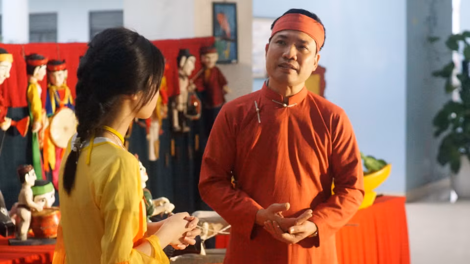 Xuất thân nhà nòi, có cha là nghệ nhân Phạm Văn Bể nổi tiếng, anh Bằng luôn đau đáu với việc giữ nghề, truyền nghề. (Ảnh: Hương Ly/Vietnam+)