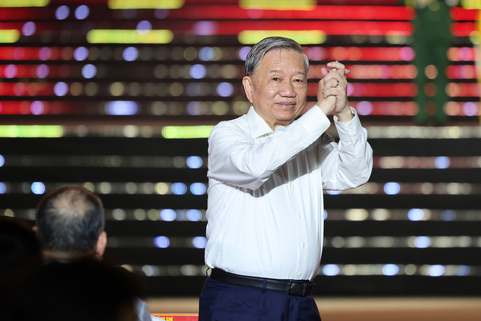 Chương trình có sự tham gia của Tổng Bí thư Tô Lâm, Thủ tướng Phạm Minh Chính, Chủ tịch Quốc hội Trần Thanh Mẫn cùng nhiều lãnh đạo Đảng, Nhà nước lần lượt tại ba điểm cầu, từ Bắc vào Nam. (Ảnh: Minh Anh/Vietnam+)