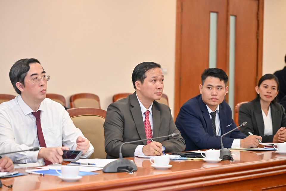 Tổng Biên tập Valanty Khamvanvongsa cho biết hiện nay Lào đang tích cực đẩy mạnh cải cách hành chính, sáp nhập và tinh gọn bộ máy. Trong bối cảnh đó, Tạp chí Alunmay cũng cần đẩy nhanh quá trình chuyển đổi số. (Ảnh: Minh Sơn/Vietnam+)