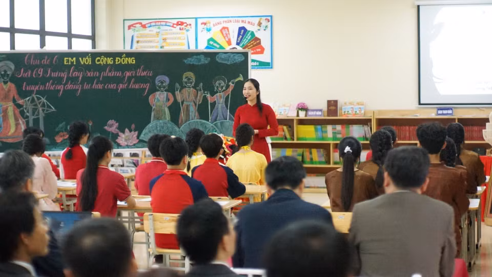Trong định hướng về quảng bá di sản văn hóa địa phương, chính quyền huyện Mỹ Đức đã và đang tổ chức các hoạt động nhằm thu hút sự quan tâm của xã hội, đặc biệt là khán giả trẻ, tạo cơ hội tiếp cận gần hơn với tinh hoa nghệ thuật truyền thống. (Ảnh: Hương Ly/Vietnam+)