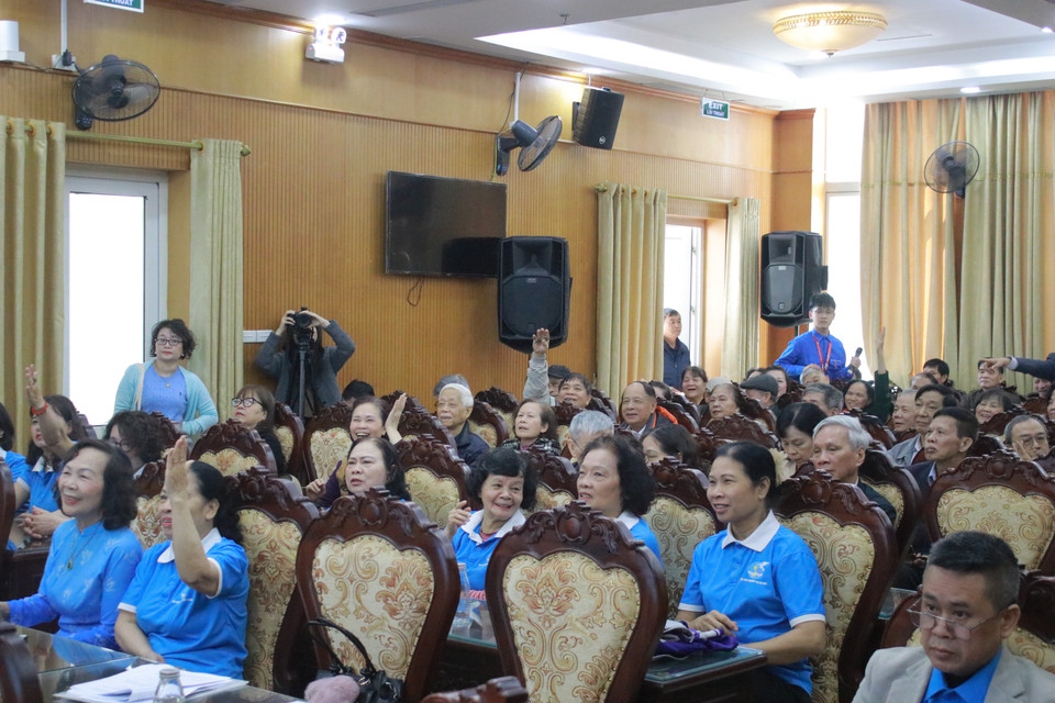 Các cử tri lớn tuổi tham gia các sự kiện thường là đại diện các tổ chức chính trị-xã hội, là những người gần dân, hiểu dân, có uy tín cũng như sức ảnh hưởng trong xã hội. (Ảnh: Minh Anh/Vietnam+)