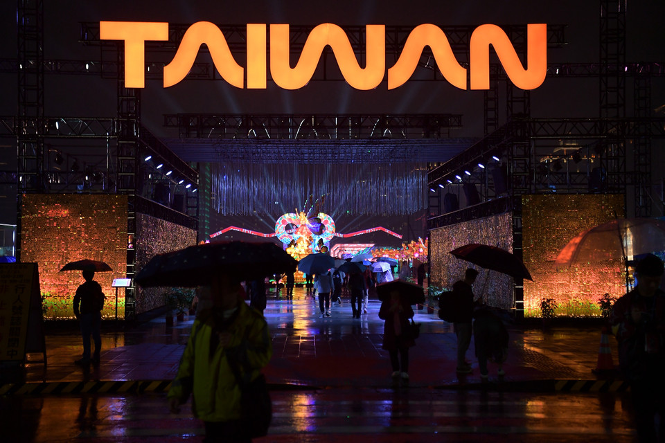 Đây là năm thứ 36 sự kiện được tổ chức, đồng thời đánh dấu 9 năm kể từ lần cuối thành phố Đào Viên đăng cai tổ chức lễ hội. Lễ hội năm nay mang chủ đề “Light gathering on a thousands ponds” hay Ánh sáng hội tụ trên ngàn đầm (vì Đài Loan-Trung Quốc có nhiều ao đầm). (Ảnh: Minh Anh/Vietnam+)