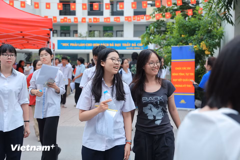 Chiều 11/6, sỹ tử của Kỳ thi Tốt nghiệp Trung học phổ thông năm 2026 đã chính thức kết thúc môn thi thứ hai - môn Toán sau 90 phút làm bài. (Ảnh: Hoài Nam/Vietnam+)