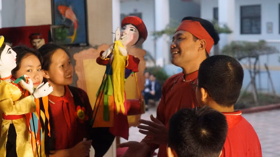 Từ năm 2021, rối cạn Tế Tiêu đã là một loại hình diễn xướng dân gian độc đáo, mang đậm dấu ấn văn hóa làng quê Bắc Bộ, được công nhận là Di sản Văn hóa Phi vật thể Quốc gia. (Ảnh: Hương Ly/Vietnam+)
