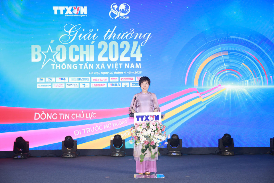 Tổng giám đốc TTXVN nhận định mùa giải 2024 thành công với nhiều tín hiệu đáng mừng: các tác phẩm bám sát đời sống chính trị và hơi thở cuộc sống với sự sáng tạo trong cách thể hiện, trình bày. (Ảnh: Hoài Nam/Vietnam+)