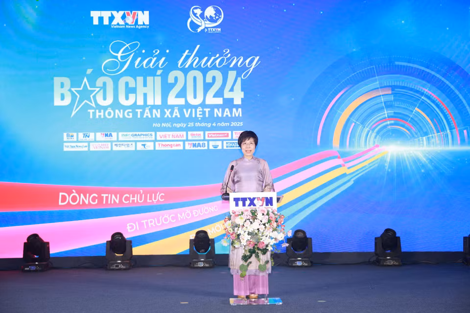 Tổng giám đốc TTXVN nhận định mùa giải 2024 thành công với nhiều tín hiệu đáng mừng: các tác phẩm bám sát đời sống chính trị và hơi thở cuộc sống với sự sáng tạo trong cách thể hiện, trình bày. (Ảnh: Hoài Nam/Vietnam+)