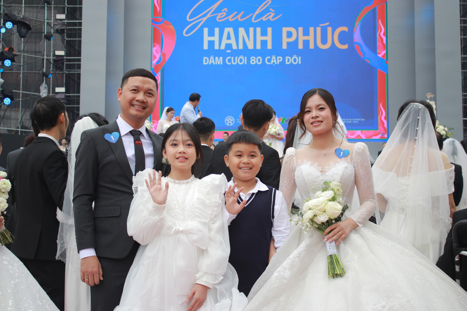 Ngày hội Việt Nam Hạnh Phúc diễn ra trong 3 ngày từ 5-7/12 tại phố đi bộ Hồ Gươm, là hoạt động do Bộ Văn hóa, Thể thao và Du lịch, Ủy ban Nhân dân Thành phố Hà Nội, Đài Truyền hình Việt Nam và Hội Nghệ sỹ Nhiếp ảnh Việt Nam phối hợp tổ chức. Loạt hoạt động trong sự kiện hấp dẫn, đa dạng từ check in để trải nghiệm trực tiếp. (Ảnh: Minh Anh/Vietnam+)