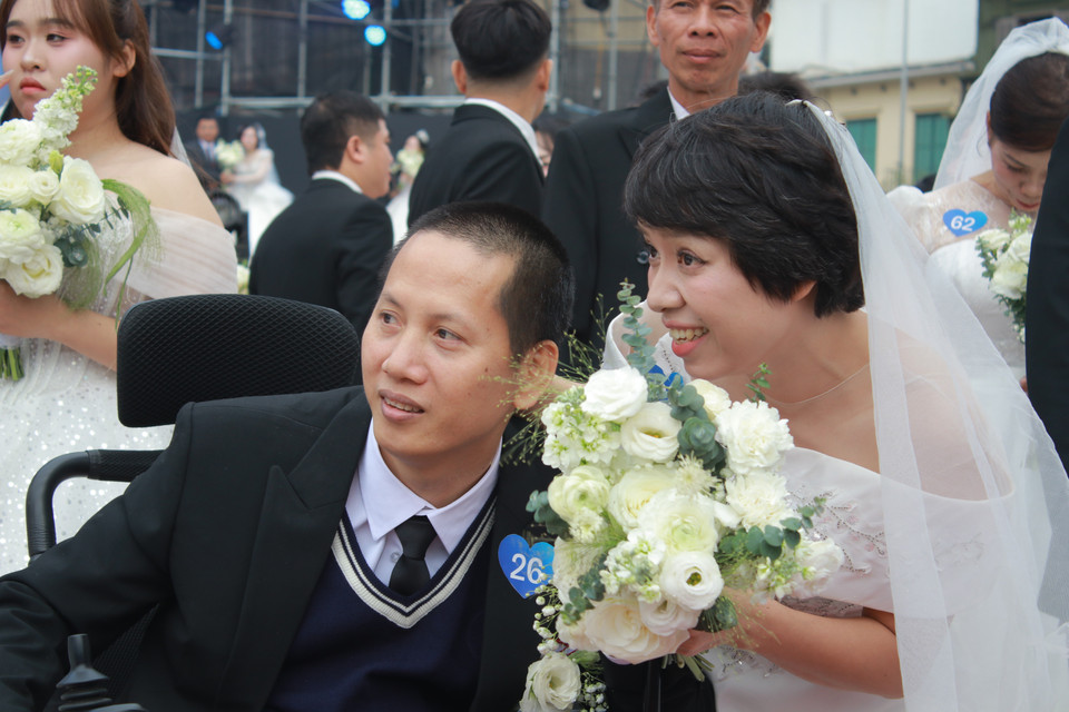 Minh chứng của những cuộc hôn nhân hạnh phúc chính là những câu chuyện đồng hành với nhau qua cả niềm vui lẫn sự khốn khó. (Ảnh: Minh Anh/Vietnam+)