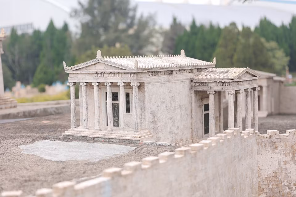 Thành cổ Acropholis tại Athen, Hy Lạp được tái hiện cả nét cổ cũ, thô ráp. (Ảnh: Minh Anh/Vietnam+)