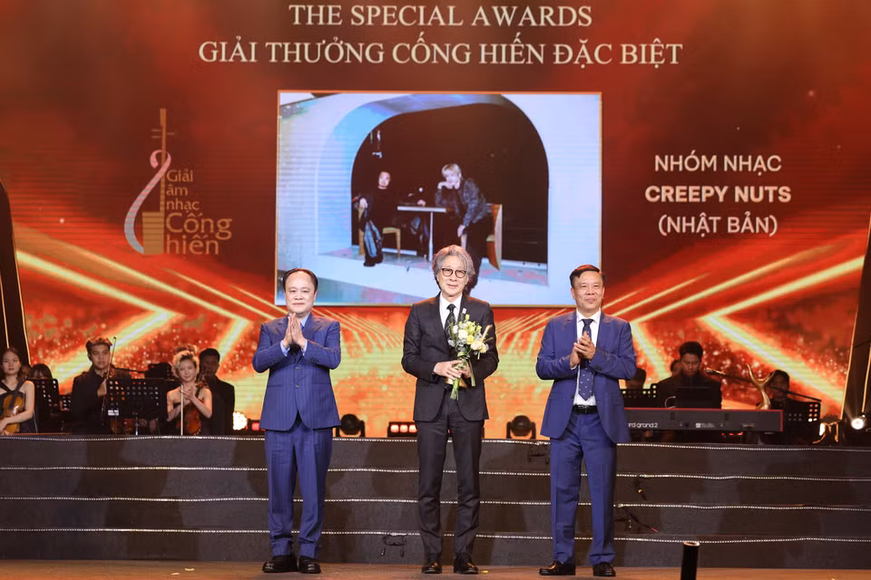 The Special Awards - Giải thưởng Cống hiến Đặc biệt cho các nghệ sĩ Nhật Bản là Nhóm nhạc Creepy Nuts, ghi nhận sự kết nối và đóng góp nổi bật giữa hai nền văn hóa. (Ảnh: BTC)