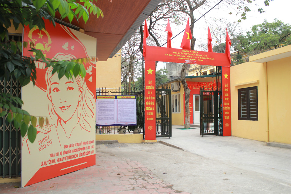 Trong số 1.451 điểm bầu cử tại Hà Nội có nhiều điểm ở trường đại học và ký túc xá. Việc này tạo thuận lợi cho các cử tri là sinh viên đã có tài khoản định danh điện tử mức độ 2 đi bỏ phiếu. (Ảnh: Minh Anh/Vietnam+)