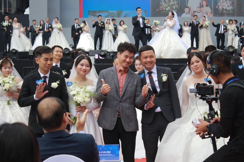 Đám cưới thêm phần vui vì có nghệ sỹ chung vui. (Ảnh: Minh Anh/Vietnam+)