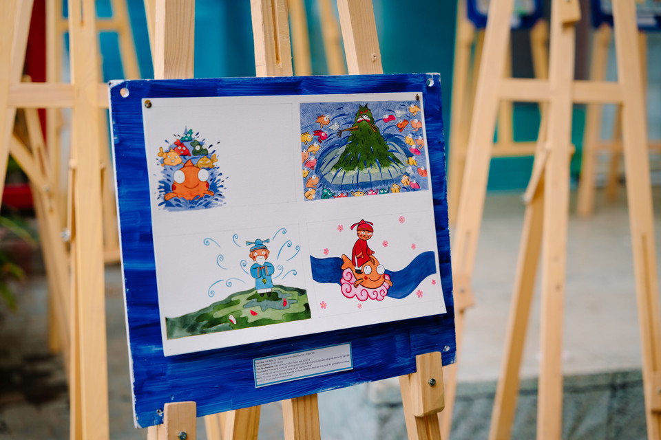 Hàng năm tổ chức này tổ chức các đợt ra quân, hỗ trợ người dân gìn giữ vệ sinh khu vực thả cá chép, thả tro... trên địa bàn thành phố Hà Nội và nhiều tỉnh thành khác. (Ảnh: CTV/Vietnam+)