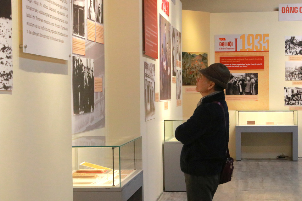 Triển lãm có 3 phần gồm: Thành lập Đảng Cộng sản Việt Nam (3/2/1930); Đảng Cộng sản Việt Nam - Những mốc son lịch sử; và Hướng tới đại hội đại biểu toàn quốc lần thứ XIV của Đảng. (Ảnh: Minh Anh/Vietnam+)