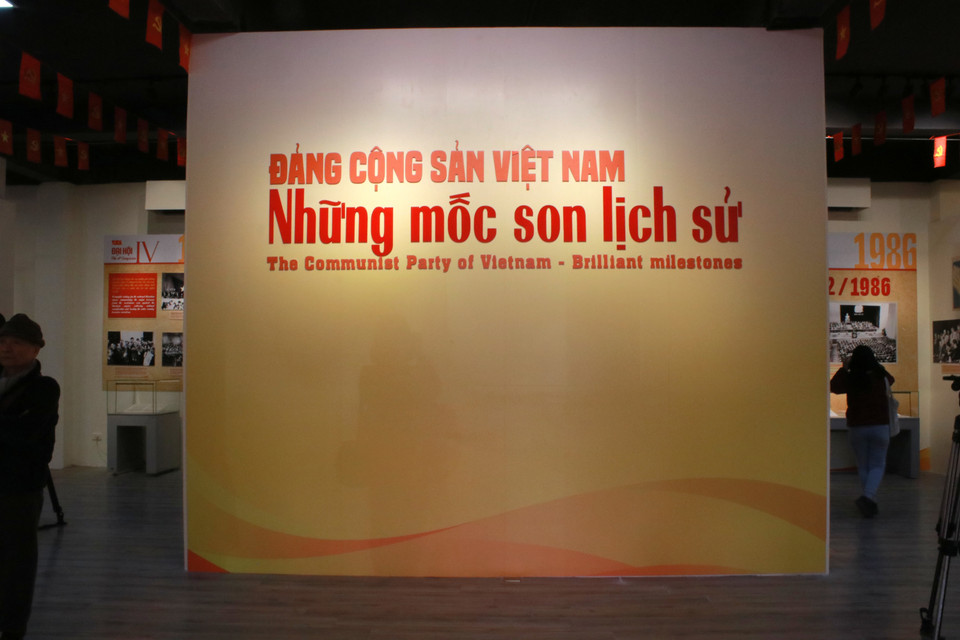 Từ nay đến hết ngày 16/3 tại Bảo tàng Lịch sử Quốc gia (216 Trần Quang Khải, Hà Nội) diễn ra triển lãm "Đảng Cộng sản Việt Nam-Những mốc son lịch sử." (Ảnh: Minh Anh/Vietnam+)