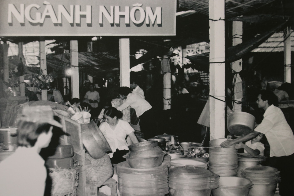 Gian hàng bán đồ nhôm năm 1985. (Ảnh: Long Sơn/TTXVN)