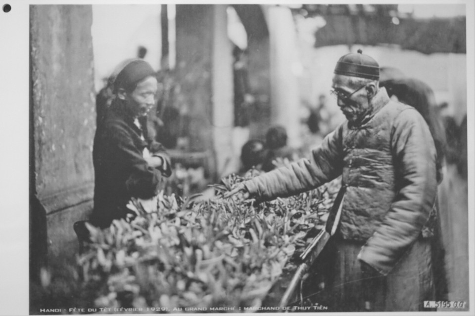 Chợ Đồng Xuân trước Tết giai đoạn từ 1920-1929.